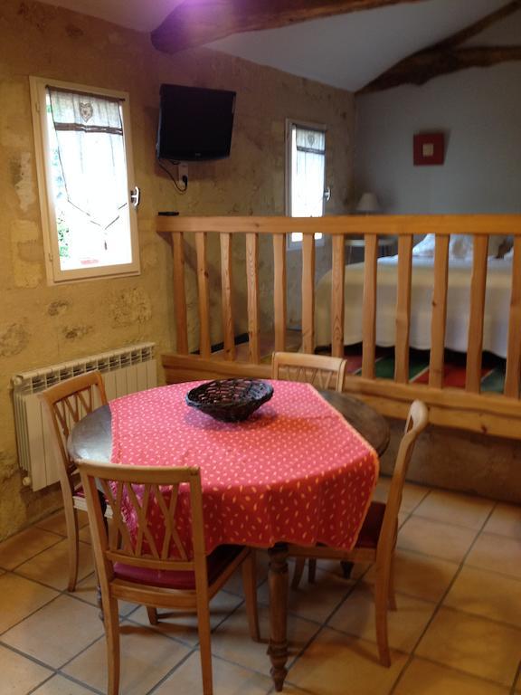 Chateau Nardou Hotel Saint-Sulpice-et-Cameyrac Room photo